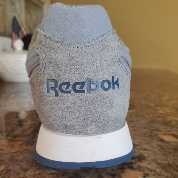 Classic Reebok Sneakers - Picture 3 of 8